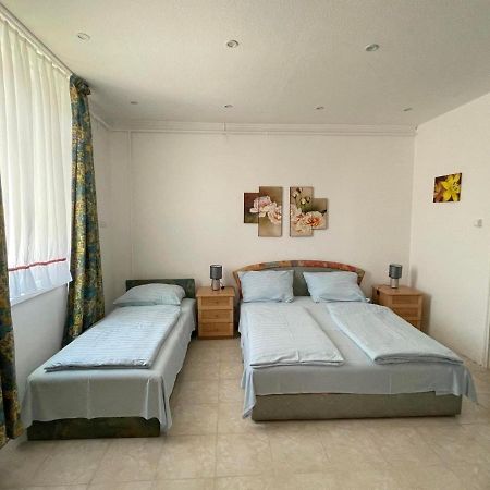 Lelle Centrum Vendégház Balatonlelle Extérieur photo