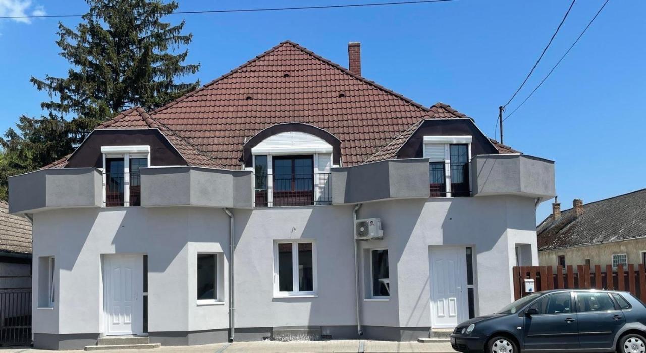 Lelle Centrum Vendégház Balatonlelle Extérieur photo