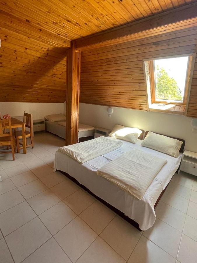 Lelle Centrum Vendégház Balatonlelle Extérieur photo