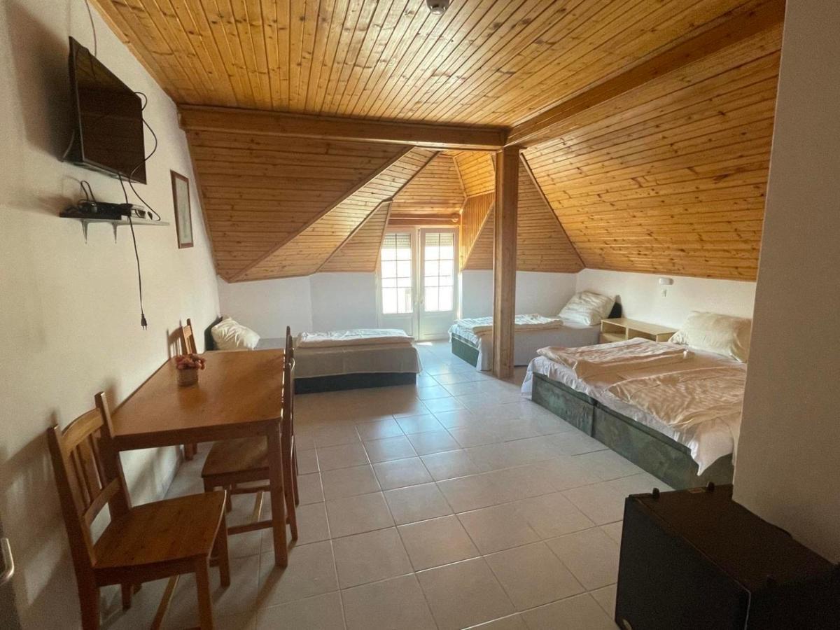 Lelle Centrum Vendégház Balatonlelle Extérieur photo