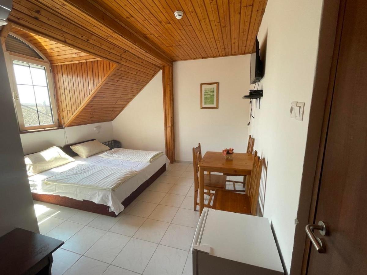 Lelle Centrum Vendégház Balatonlelle Extérieur photo