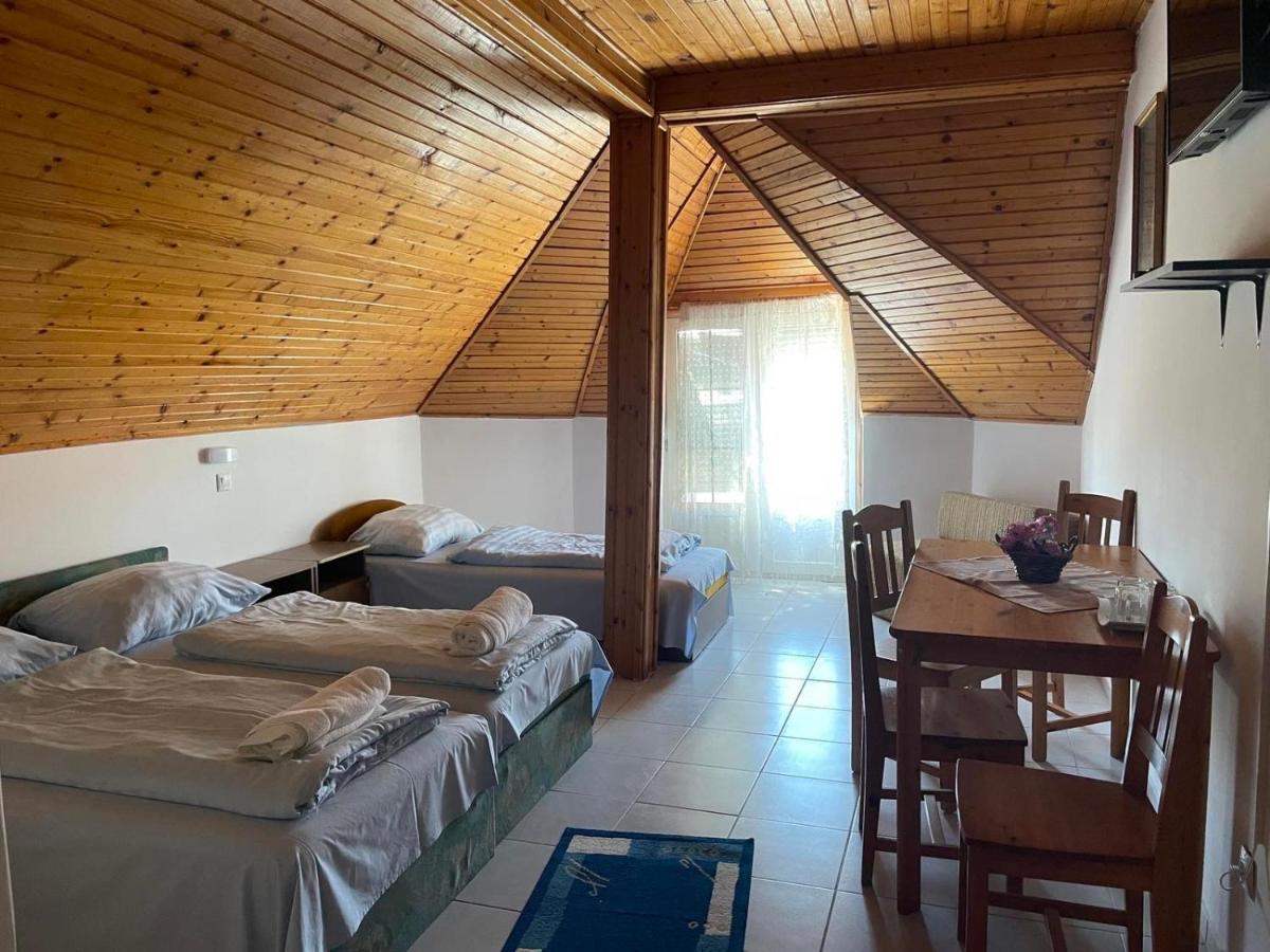 Lelle Centrum Vendégház Balatonlelle Extérieur photo