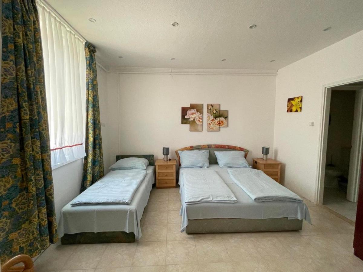 Lelle Centrum Vendégház Balatonlelle Extérieur photo