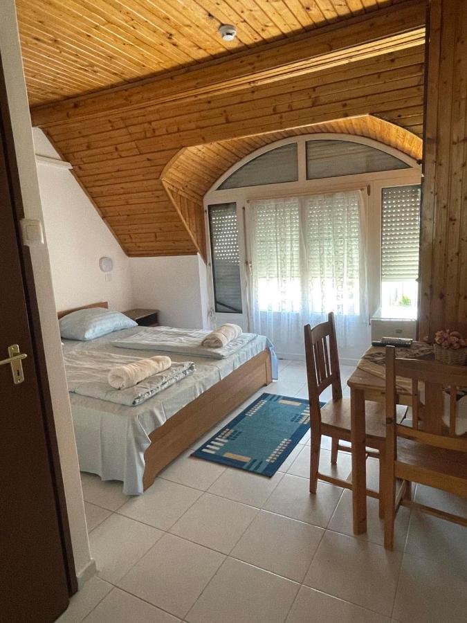 Lelle Centrum Vendégház Balatonlelle Extérieur photo