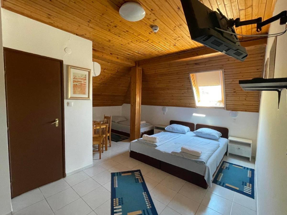 Lelle Centrum Vendégház Balatonlelle Extérieur photo