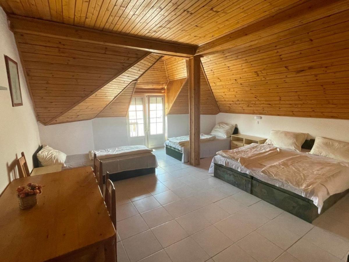 Lelle Centrum Vendégház Balatonlelle Extérieur photo