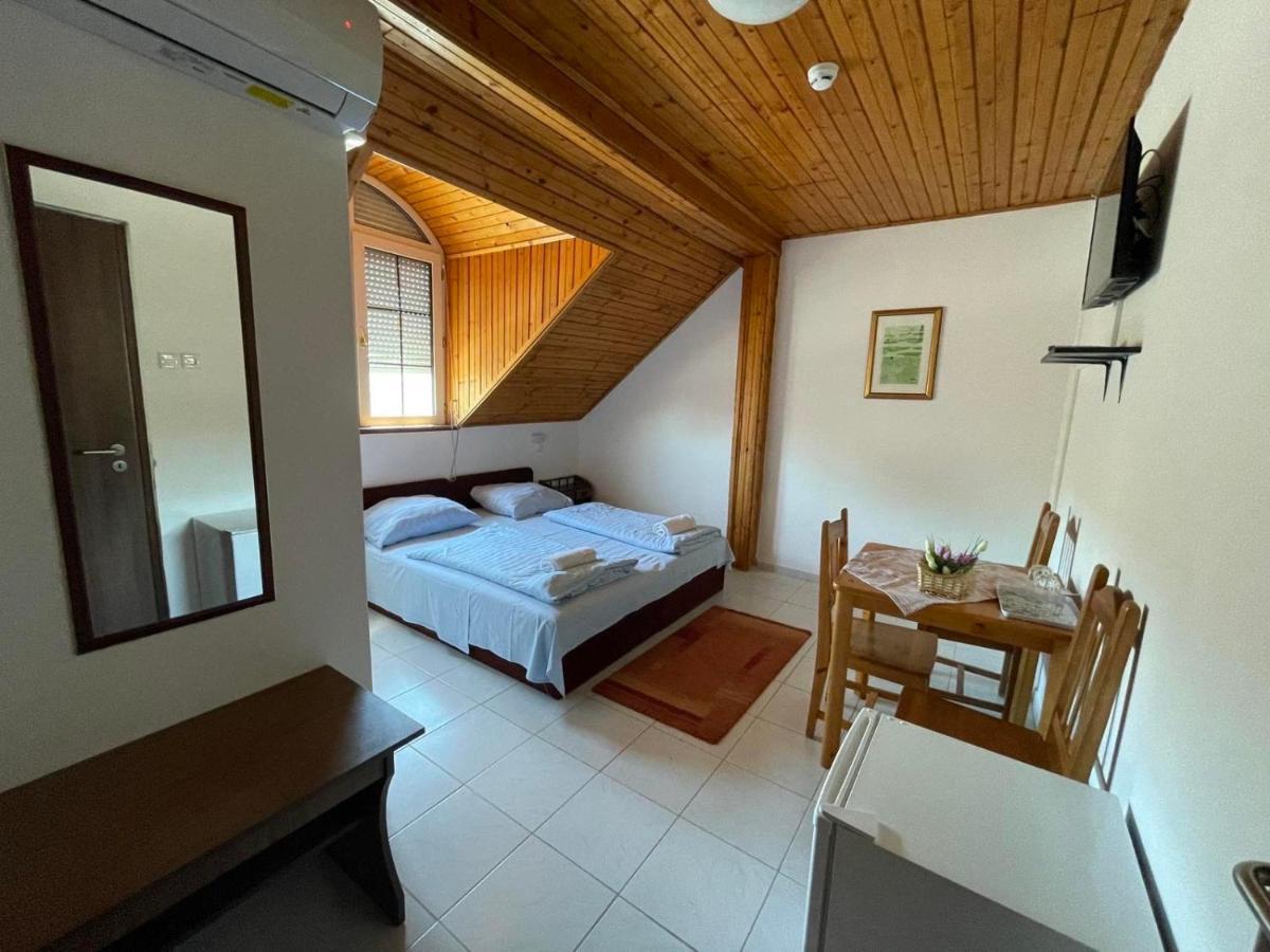 Lelle Centrum Vendégház Balatonlelle Extérieur photo