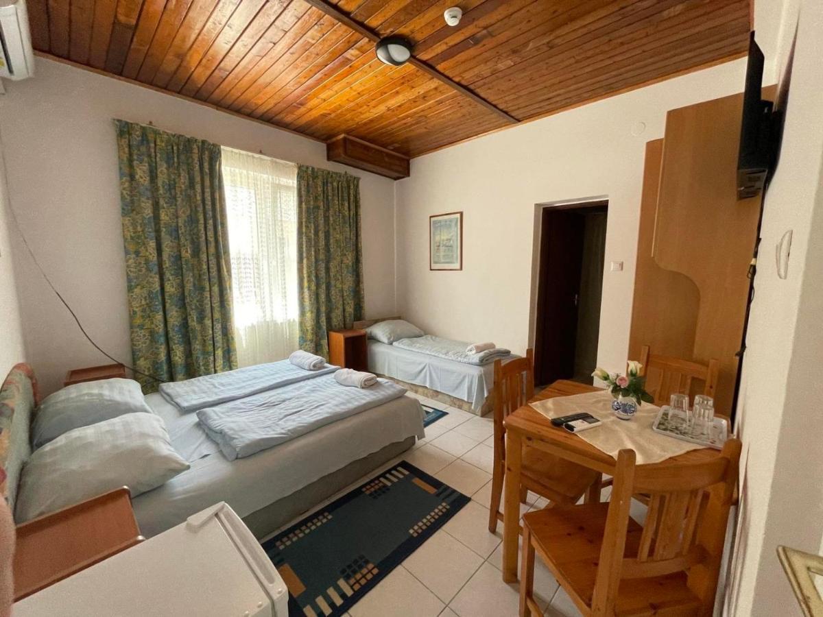 Lelle Centrum Vendégház Balatonlelle Extérieur photo