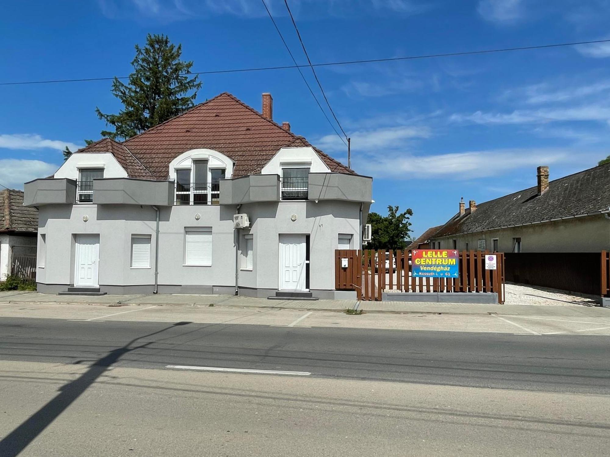 Lelle Centrum Vendégház Balatonlelle Extérieur photo